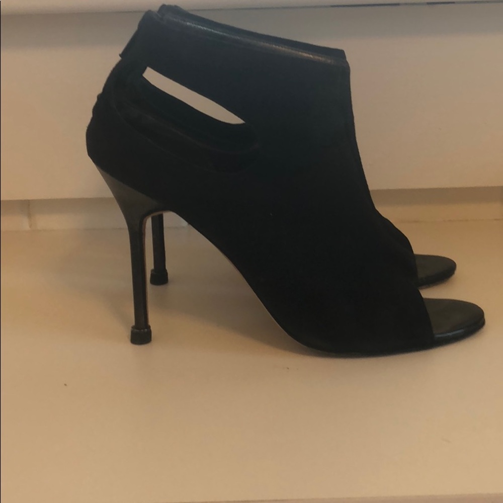 Manolo Blahnik Open Toe Suede Bootie. Sz 39. - Picture 1 of 6